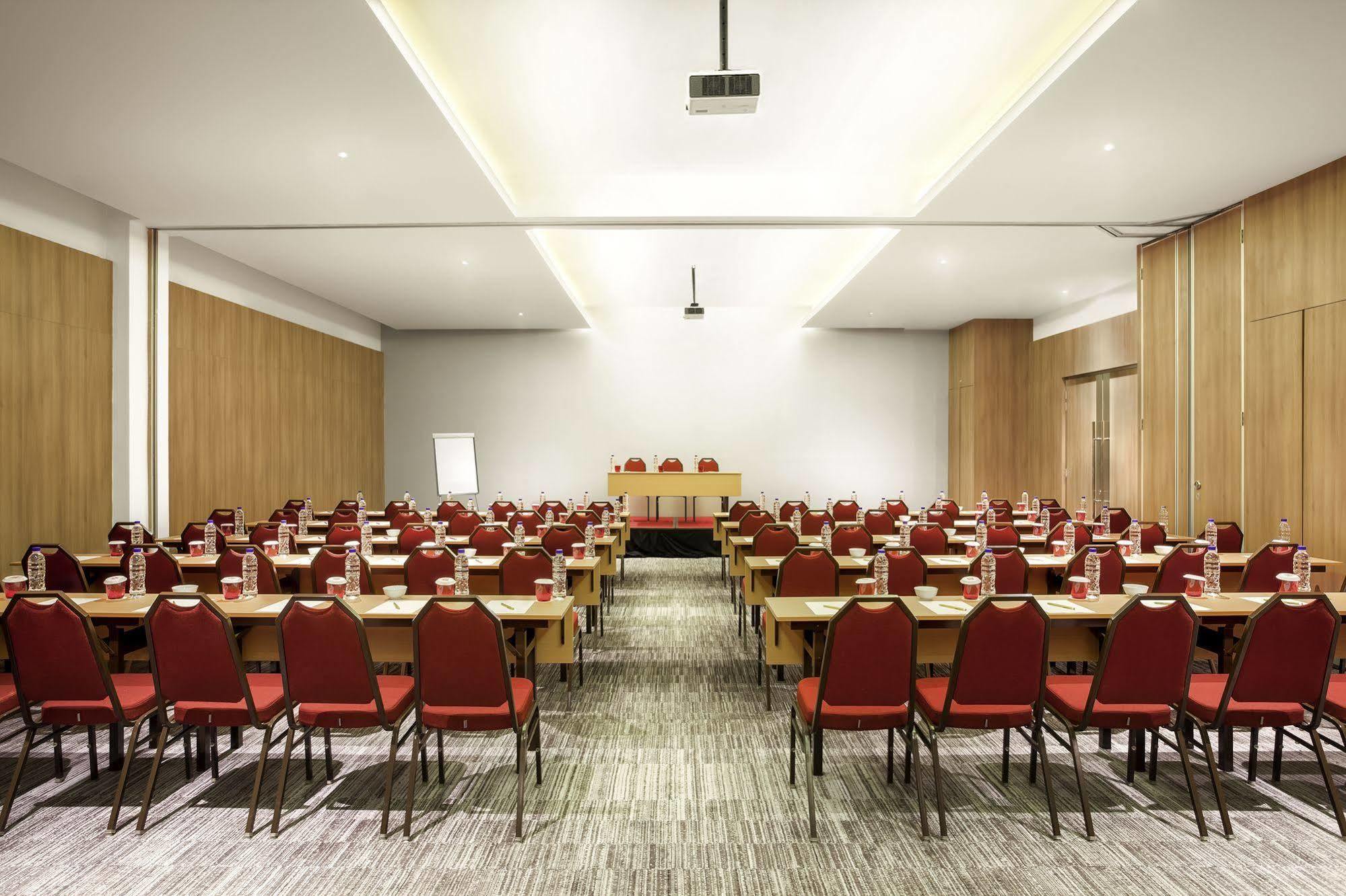 Ibis Makassar City Center Luaran gambar